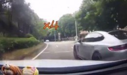 网友爆料汽车视频播放,汽车视频播放，惊现惊人一幕！