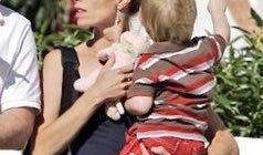 3岁女孩爆料爸爸视频,萌态十足引网友热议