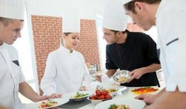 配餐爆料小哥视频,揭秘美食背后的故事