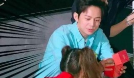 何炅爆料自卑的女孩视频,勇敢面对自我，绽放独特光芒