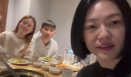 韩国老三爆料恋情最新视频,甜蜜互动引粉丝热议